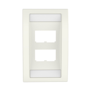 Placa de Pared Vertical Ejecutiva, Salida Para 4 Puertos Mini-Com, Con Espacios Para Etiquetas, Color Blanco Mate