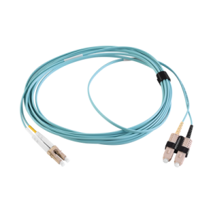 Jumper de Fibra Óptica Multimodo 50/125 XGLO OM3, LC-SC Duplex, OFNR, Color Aqua, 1 Metro (3.28 Pies)
